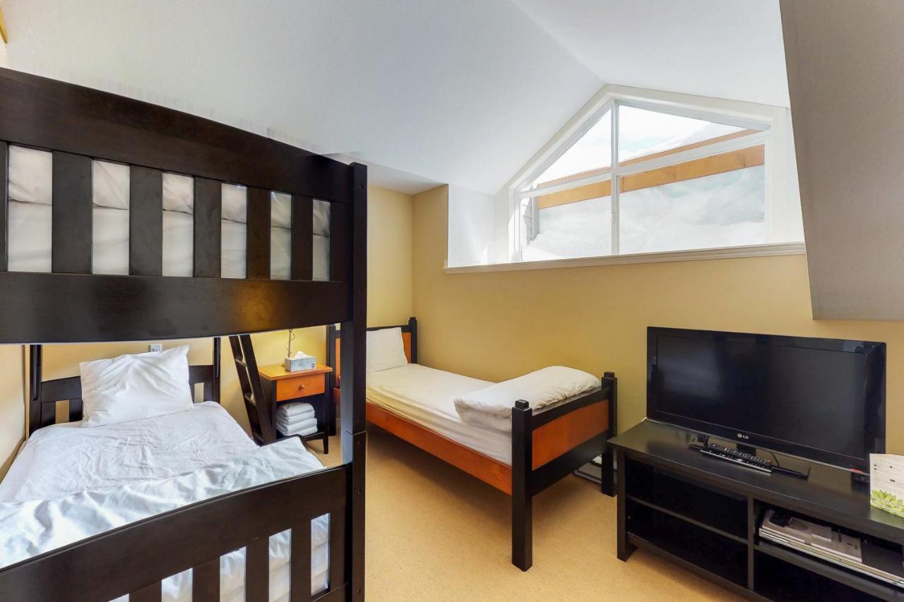 Trappers Crossing 28 Apartment Big White Ski Resort Bagian luar foto
